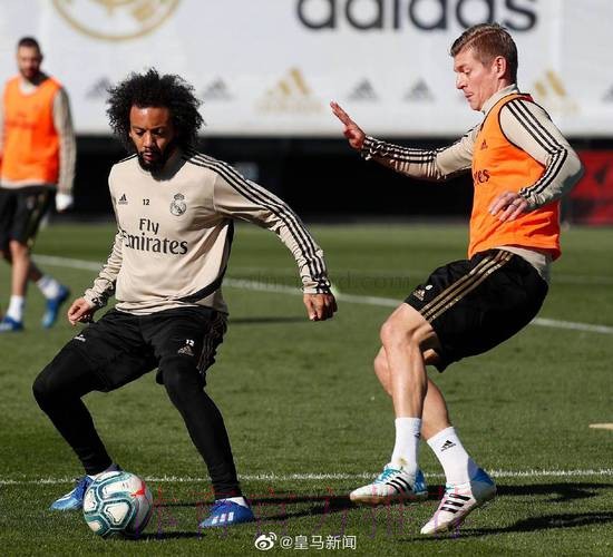马卡:贝尔和约维奇缺席皇马训练比赛 马卡:贝尔和约维奇缺席皇马训练比赛