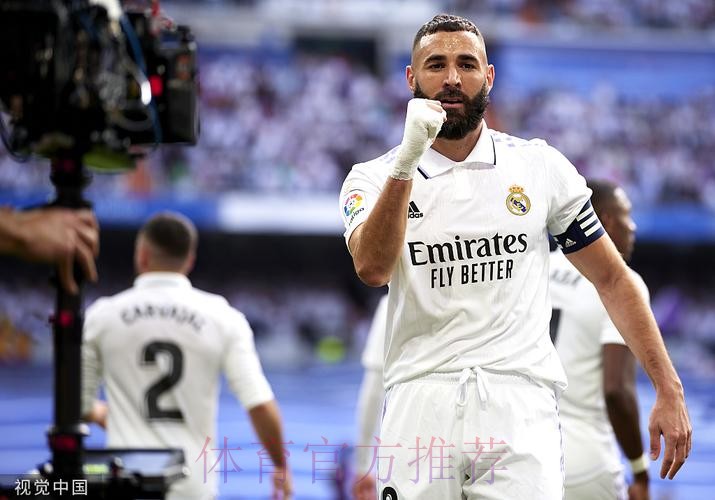 西甲-皇马3-1巴萨领跑 本泽马破门巴尔韦德贴地斩